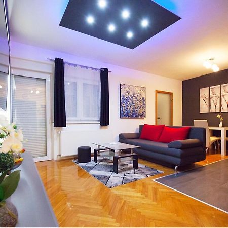 Apartman Aurelius - Private Parking Ösek Dış mekan fotoğraf