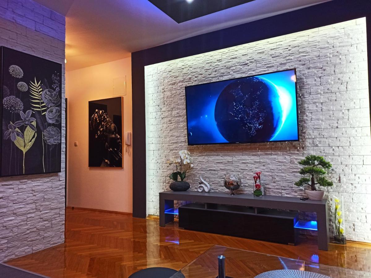 Apartman Aurelius - Private Parking Ösek Dış mekan fotoğraf