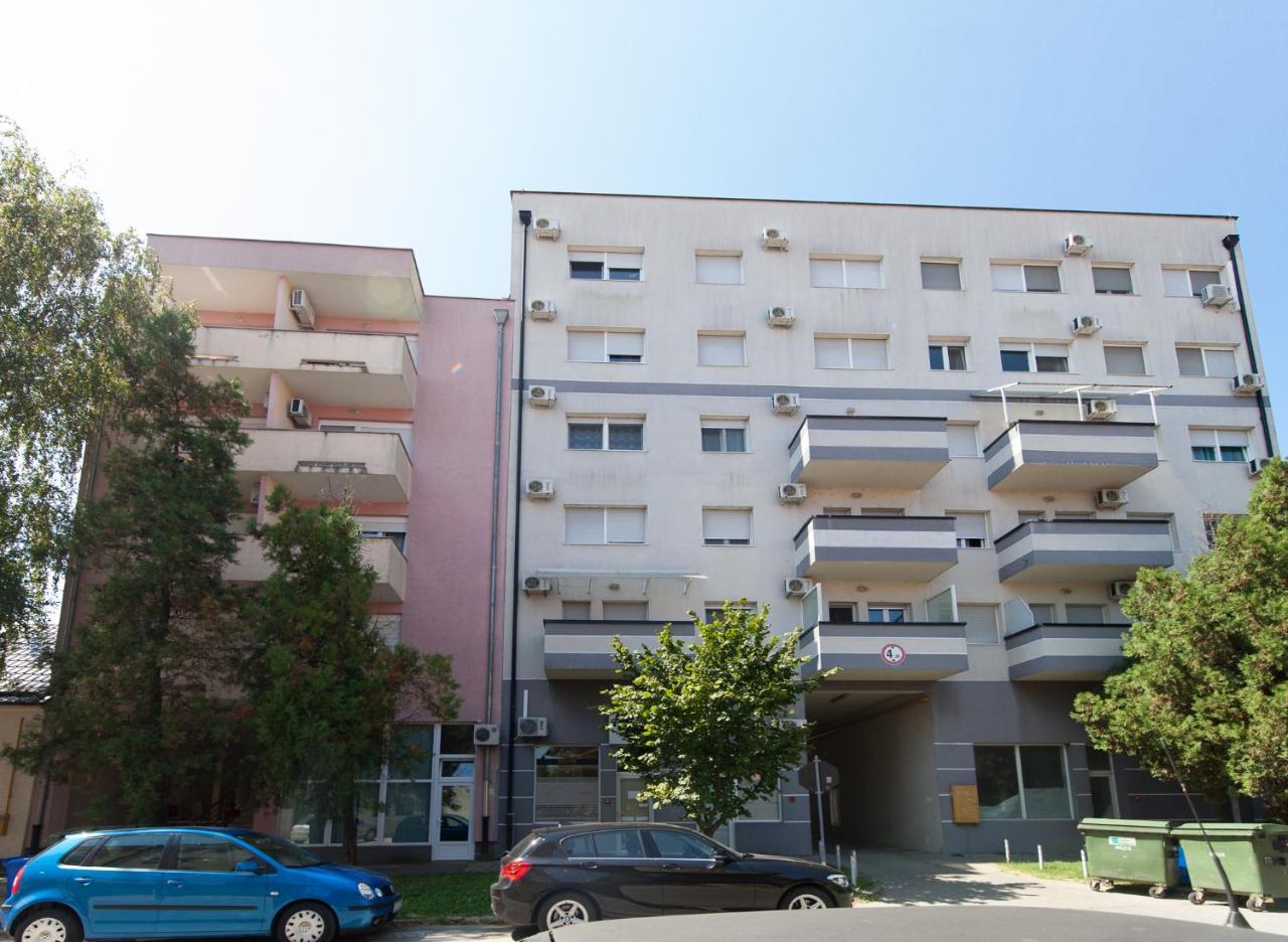 Apartman Aurelius - Private Parking Ösek Dış mekan fotoğraf