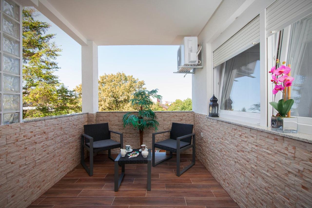 Apartman Aurelius - Private Parking Ösek Dış mekan fotoğraf